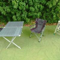 Tavolo, poltroncine, mobiletto cucina campeggio