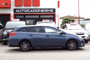 TOYOTA Auris Touring Sports 1.8 Hybrid Lounge PR