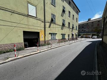 MAGAZZINO A GENOVA