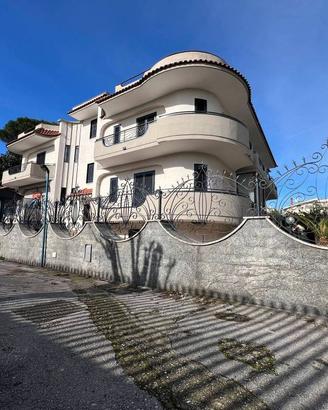 Appartamento di 100 m² con 3 locali a Napoli