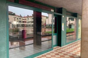 Negozio con doppia vetrina centro Castelfranco