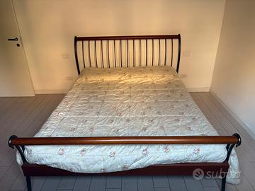 Letto matrimoniale in mogano e ferro lavorato