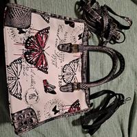 borsa bianca con decorazioni a farfalla 