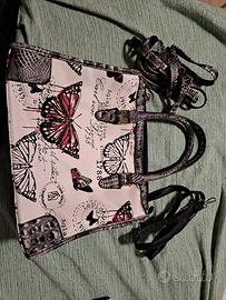 borsa bianca con decorazioni a farfalla 