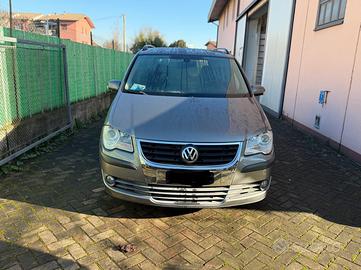 Volkswagen Touran 2.0 l Ecofuel 7 POSTI