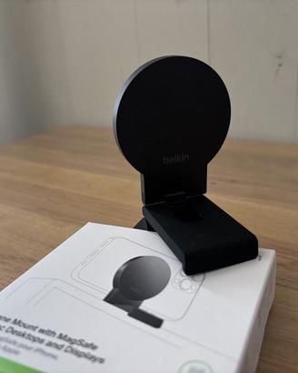 Supporto iPhone con MagSafe di Belkin per monitor