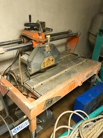 Taglierina elettrica per piastrelle e edili