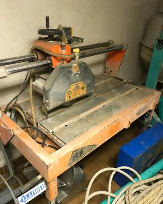 Taglierina elettrica per piastrelle e edili