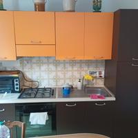 Cucina con 4 fuochi e forno + mobile verticale