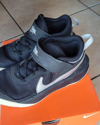 Nike Team Hustle D 10  