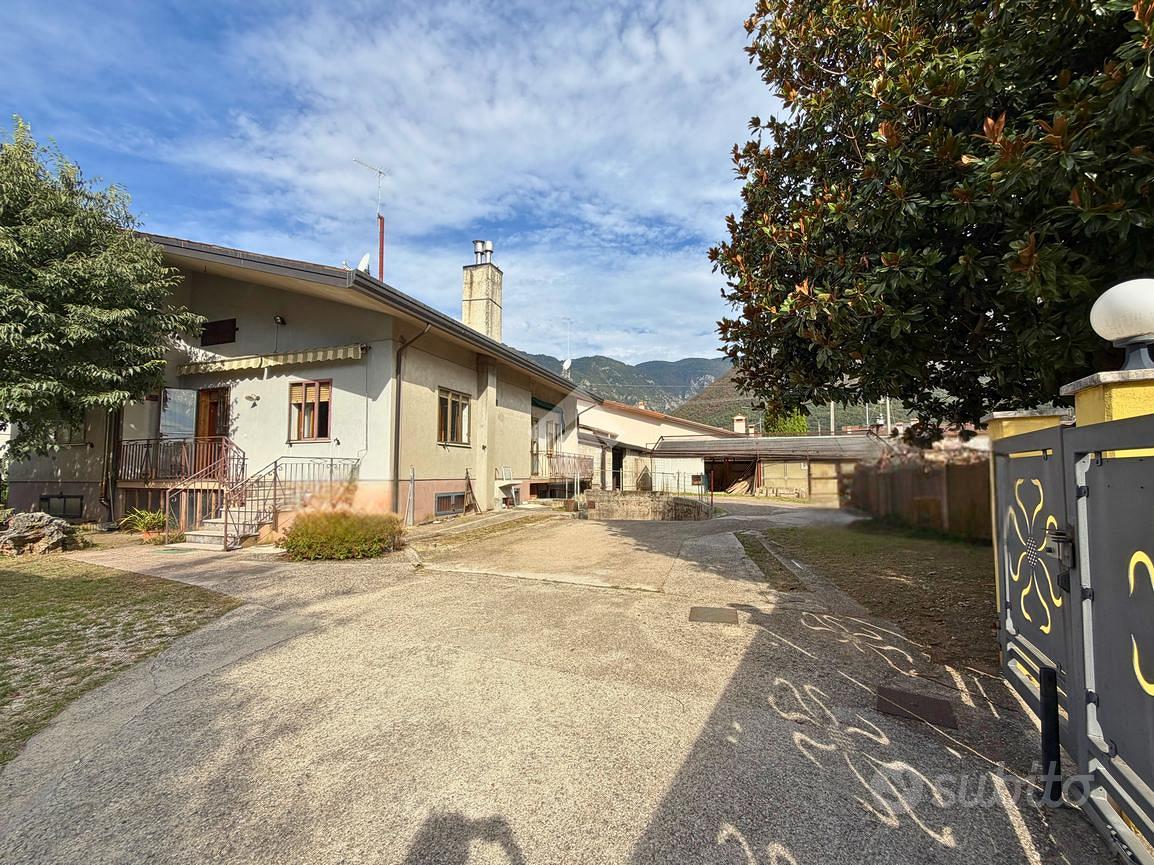 Casa – Borso del Grappa, Corte - Vista 5