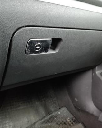 Cassetto portaoggetti VOLKSWAGEN GOLF 5 del 2005