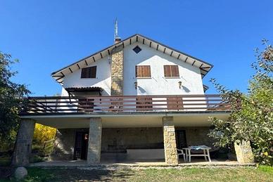 Villa di 250 m² con più di 5 locali a Amatrice