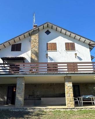 Villa di 250 m² con più di 5 locali a Amatrice