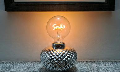 Lampada Smile con vaso a nido d'ape