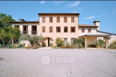 Villa indipendente in zona Cosniga