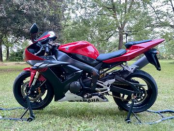 YAMAHA YZF-R1 targa oro