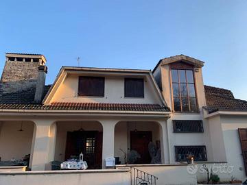 Villa di 400 m² con più di 5 locali e box auto dop