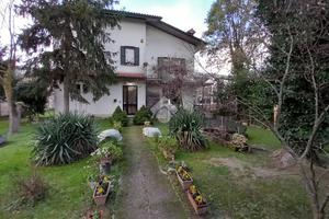 CASA INDIPENDENTE A RUSSI