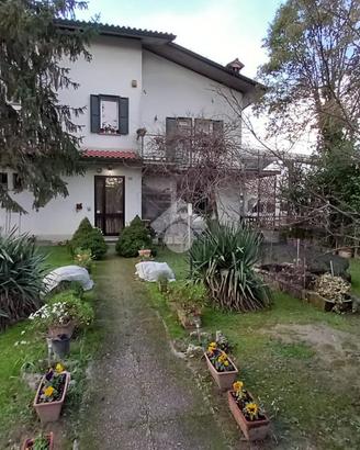 CASA INDIPENDENTE A RUSSI
