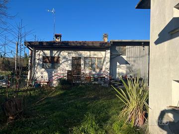 CASA INDIPENDENTE CON AMPIO TERRENO E DEPOSITO ...