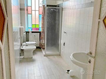 Luminoso quadrilocale con balcone disponibile