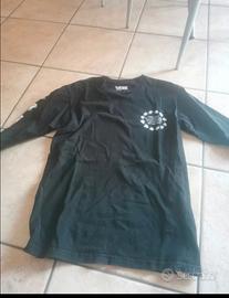 t shirt vans