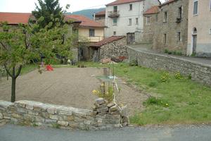 Rustico da ristrutturare in zona tranquilla