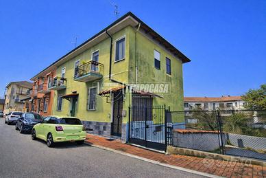 QUADRILOCALE CON BOX E CORTILE!!!