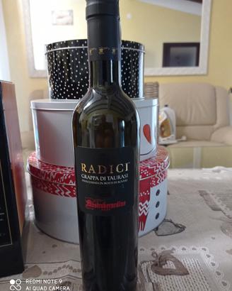 bottiglia di grappa radici taurasi