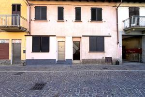 2 LOCALI A CARONNO PERTUSELLA