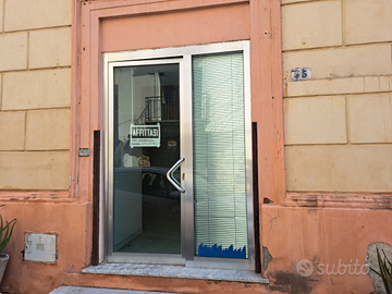 Ampio magazzino commerciale libero da subito