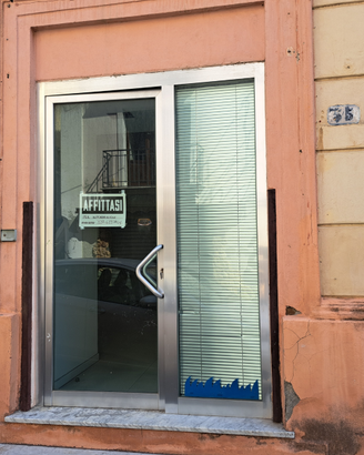 Ampio magazzino commerciale libero da subito