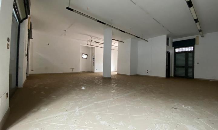 Locale commerciale ristrutturato