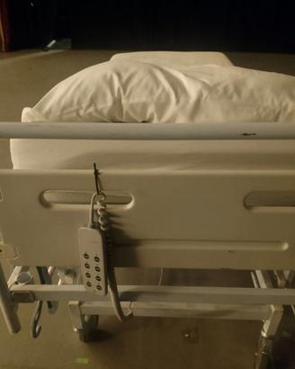Letto ortopedico elettrico con sponde e materasso