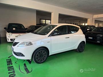 Lancia Ypsilon 1.0 Ecochic Gold