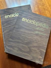 Set due volumi vintage “Enciclopedia delle donne”
