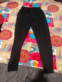 Pantaloni tuta
