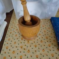 Mortaio con pestello in legno