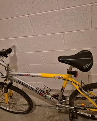 Bicicletta Mountain Bike usata per ragazzi 