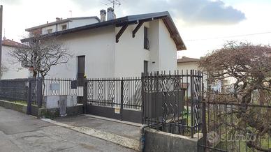 Villa singola in zona residenziale