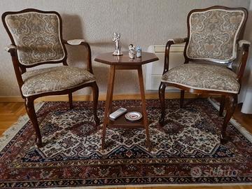 Coppia di poltrone, tavolinetto x camera da letto