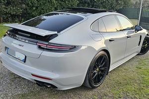 Porsche Panamera turbo E-hybrid GTS permuto