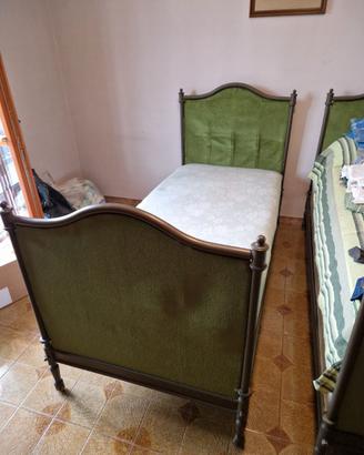 Letto in ferro con materasso di paglia