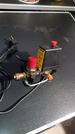Pressostato di un compressore d'aria.