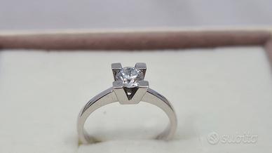 Anello Solitario 0,50 Ct in Oro 18 kt colore F