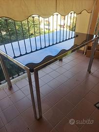 Tavolo con sedie nere