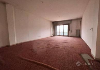 Immobile in asta di 198 m² a Prato