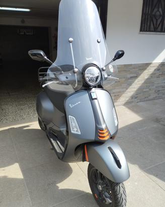 Vespa 300 GTS hpe Super Sport