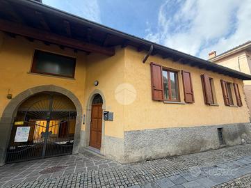 3 LOCALI A BERZO SAN FERMO